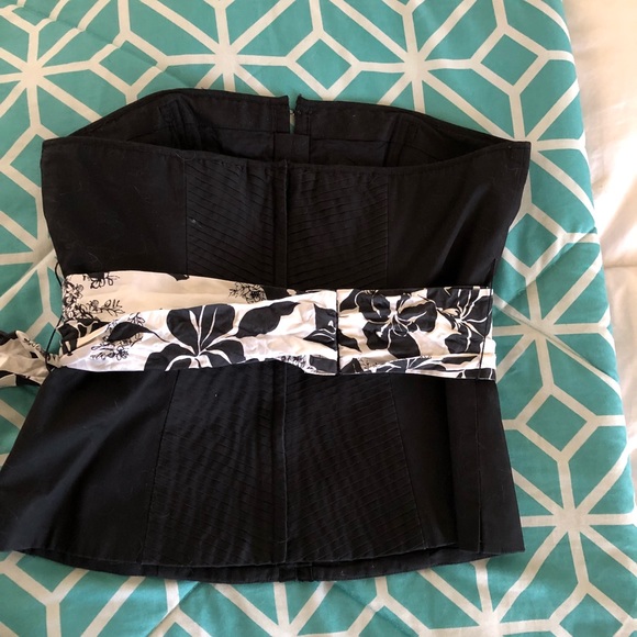 Corset - Picture 3 of 3